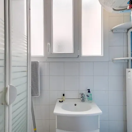Near Pere Lachaise - 3 People By Guestready *